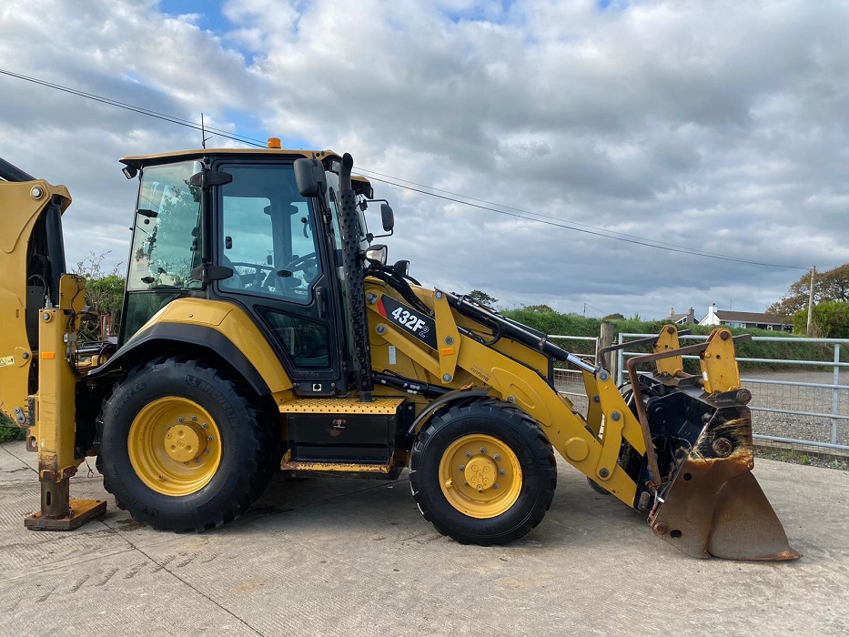 Traktorgrävare CATERPILLAR 432 F2